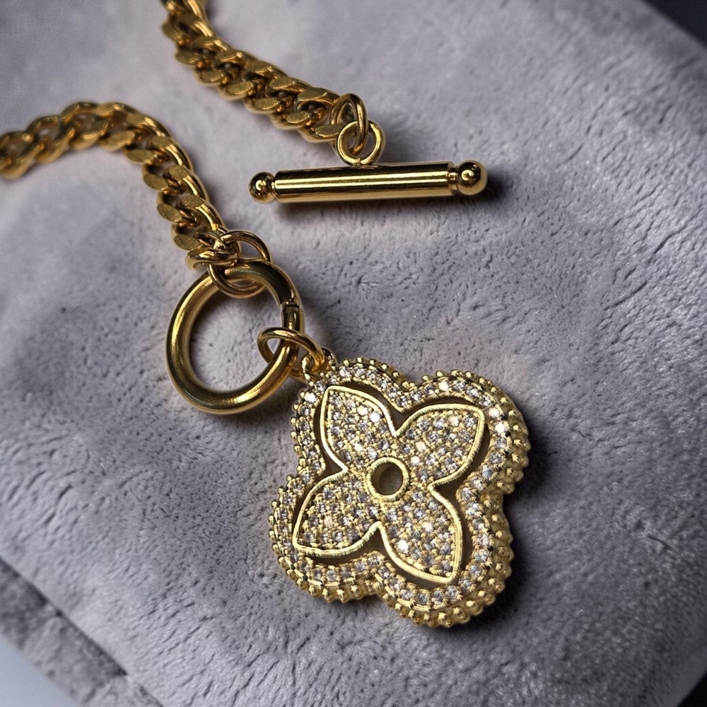 Luxury Clover 18k Gold Plated Zircon Crystal Toggle Bracelet - Picture 3 of 5